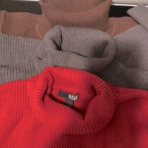 a.n.a women’s turtleneck shirts size L.